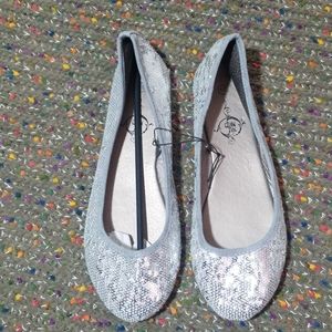 Brand new. Never worn. Silver sequenced flats
